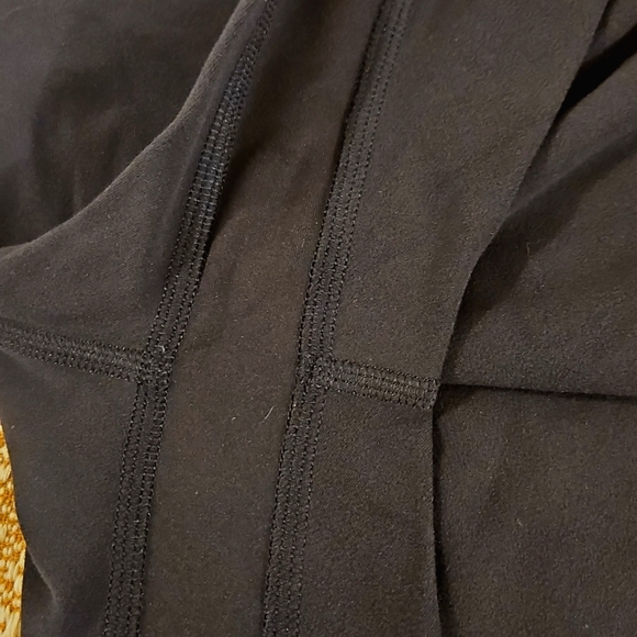 Lululemon Black High-Waisted Shorts - Picture 4 of 4